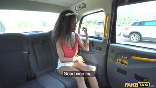 Fake Taxi - Tina Fire a méretes cicis néger csaj