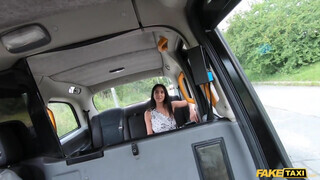 Fake Taxi - Csábos brazil pipit kúr a taxis
