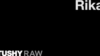 TUSHYRAW - Rika seggel lovagolja meg a óriási farkat