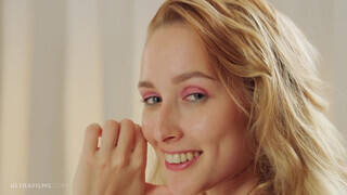 ULTRAFILMS - Kelly Collins csóka nélkül is tud élvezni
