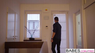 Babes - Paula Shy a óriási kannás csajszika