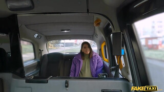 Fake Taxi - Lena Coxx reszel a sofőrrel