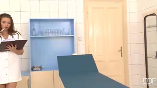 Csöcsös nővérke popó lyukba reszelve
