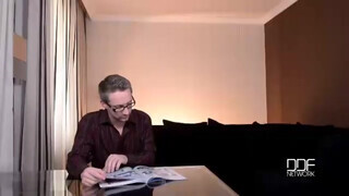 Óriás tőgyes zsenge barinő