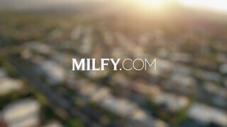 MILFY - Penny Barber vaginája bekúrva