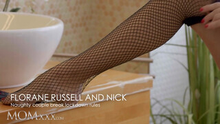 Florane Russell a csinos cseh csöcsös milf