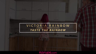 Victoria Rainbow a csábító vékony milf
