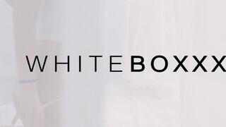 WHITEBOXXX - Fiatal csajszika játszik a puncijával