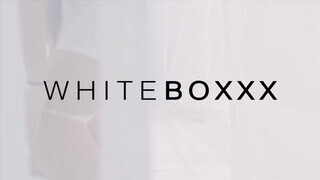 WHITEBOXXX - Eveline Dellai segg lyukba reszelve