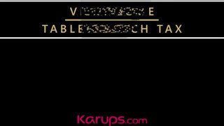 Karups - Vicky Love benyeli a kukit