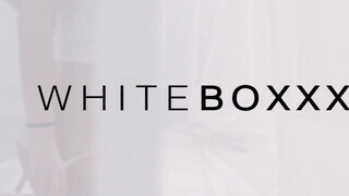 WHITEBOXXX - Francys Belle a méretes mellű lány