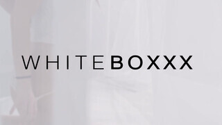 WhiteBoxxx - Oxana Chic lyuka megdöngetve