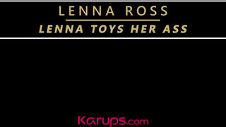 Lenna Ross izgatja a fenekét