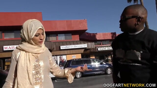 Nadia Ali a fullos arab szuka