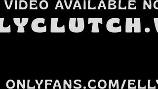 Elly Clutch telózás közben hímtagot szop