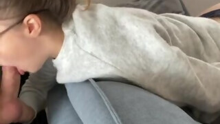 TinyTaya megkettyintve hátulról