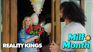REALITY KINGS - Jenna Starr a méretes fenekű anyuci