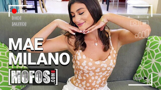 MOFOS - Mae Milano picsája meghágva derekasan