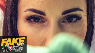 Fake Hostel HD - Lilu Moon a bűbájos orosz maca