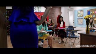 Angela White és Georgia Jones megbüntetik a szajha zsenge diákokat