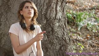 Alexa Grace tinédzser muffja forrón dörzsölődik lezbi szerelmében