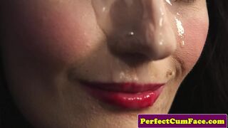 Bombázó csipkés szépség nagy adag arcon