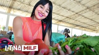Sofia Galindo forró latin amerikai popsiját keményen megdugják lucskos nunában