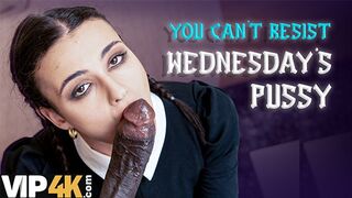 Lispy wednesday reszelte a nevelő apa óriási faszát mint egy igazi kutyaként