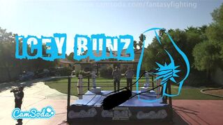 Forró fantasy harc hatalmas cicis zsenge bombázókkal