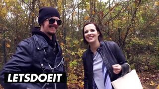 Óriási cicis csoki hajú német szuka felvétel a gigászi kombiban vad baszásra