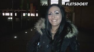 Mira grey német fekete cafka bassza az idegent pénzért a buszon