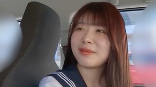 Kasumi-chan, a vonzó riporternövendék autóban leszopja és veri a pélót