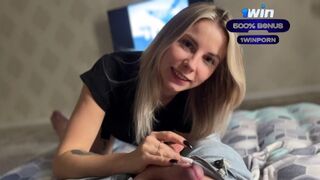 Amatőr világos szőke maca vad oboázása gigantikus fasszal