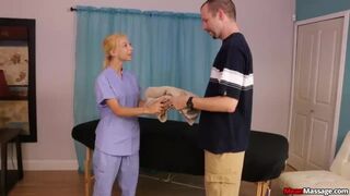 Világos Szőke fiatal kemény boldog befejezést kínál ügyfelének a Nookiesnál